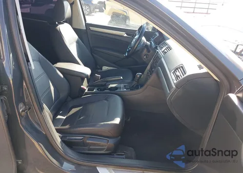 2016 Volkswagen Passat 1.8T R-Line из США, поврежденный, VIN 1VWAT7A30GC036676